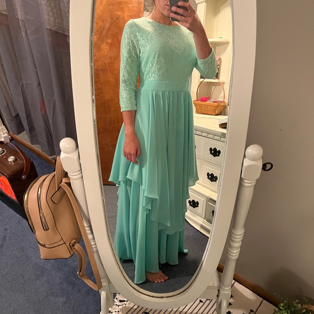 Elegant Lace Bodice Maxi Dress in Mint Green